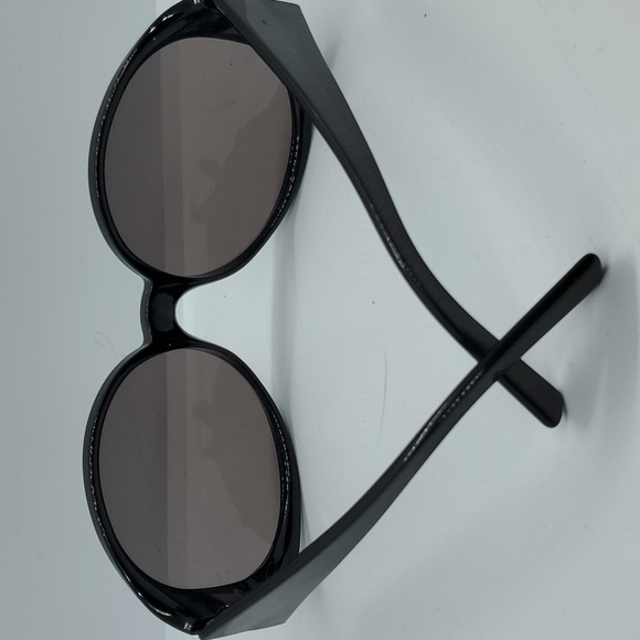 Authentic FENDI FS370 Black and Caramel  Sunnies main image 4